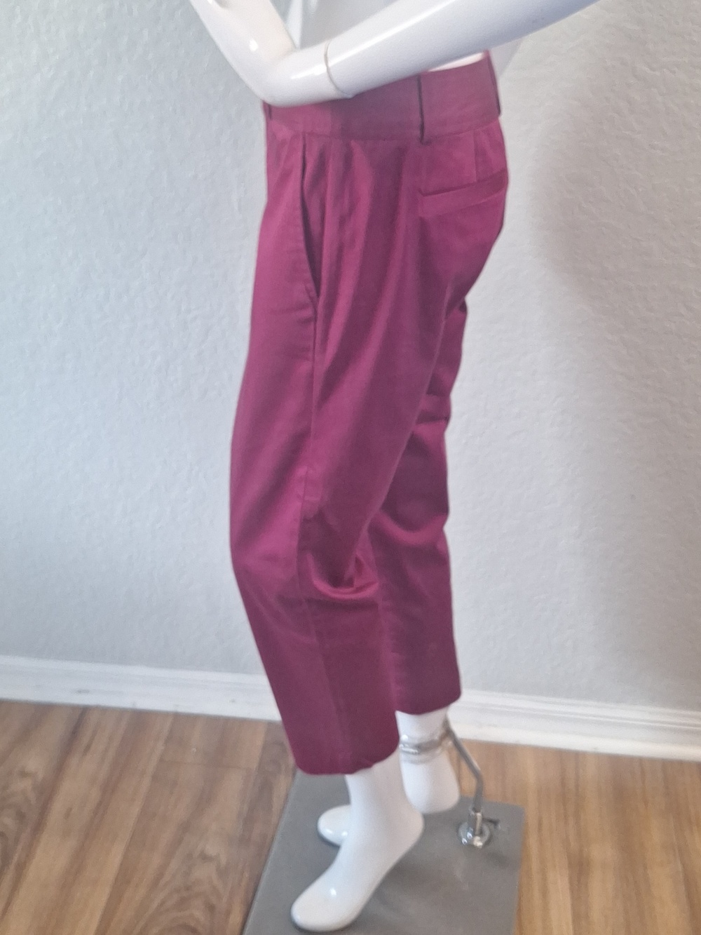 Banana Republic Ryan Fit Dark Fushia Capris - Picture 4 of 8